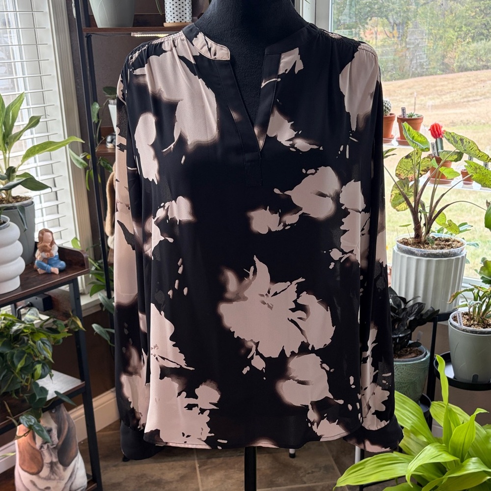 Simply Vera Vera Wang Black and Cream Floral Blouse